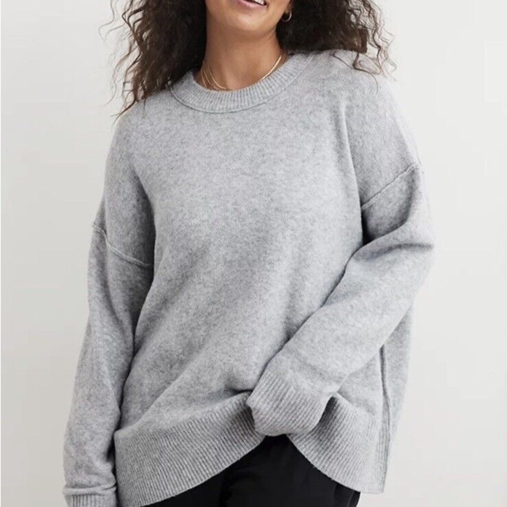 AERIE UNREAL SWEATER GREY OVERSIZED WOMENS MEDIUM COZY & LIGHTWEIGHT SOFT